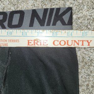 NIKE  3/4 LENGHT ATHLETIC TIGHTS SIZE MED